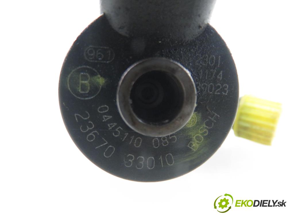 TOYOTA YARIS (_P1_) HB 2004 55,00 1.4 D-4D (NLP10_) - 1ND-TV 1364,00 vstrekovač 0445110085 ; 2367033010 (Vstrekovač paliva)