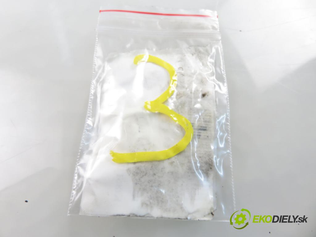 TOYOTA YARIS (_P1_) HB 2004 55,00 1.4 D-4D (NLP10_) - 1ND-TV 1364,00 vstrekovač 0445110085 ; 2367033010 (Vstrekovač paliva)