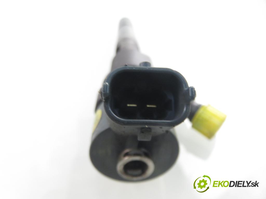 TOYOTA YARIS (_P1_) HB 2004 55,00 1.4 D-4D (NLP10_) - 1ND-TV 1364,00 vstrekovač 0445110085 ; 2367033010 (Vstrekovač paliva)