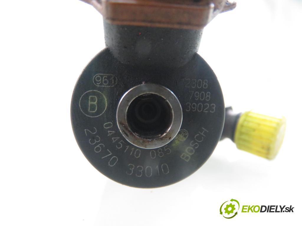 TOYOTA YARIS (_P1_) HB 2004 55,00 1.4 D-4D (NLP10_) - 1ND-TV 1364,00 vstrekovač 0445110085 ; 2367033010 (Vstrekovač paliva)