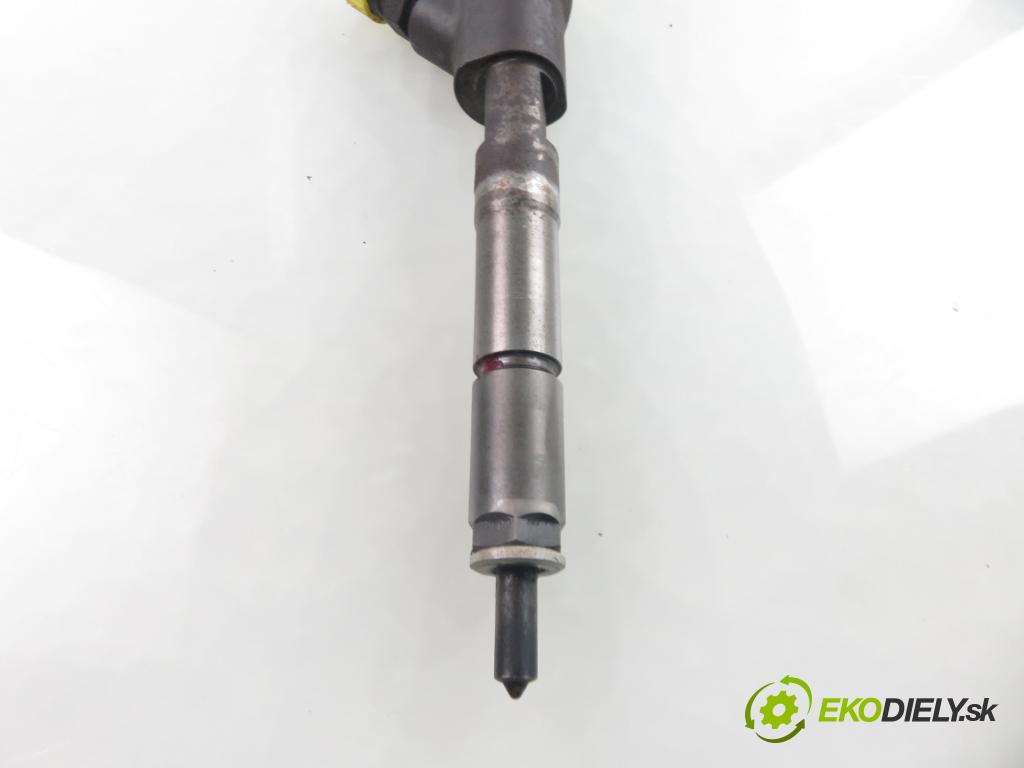 TOYOTA YARIS (_P1_) HB 2004 55,00 1.4 D-4D (NLP10_) - 1ND-TV 1364,00 vstrekovač 0445110085 ; 2367033010 (Vstrekovač paliva)