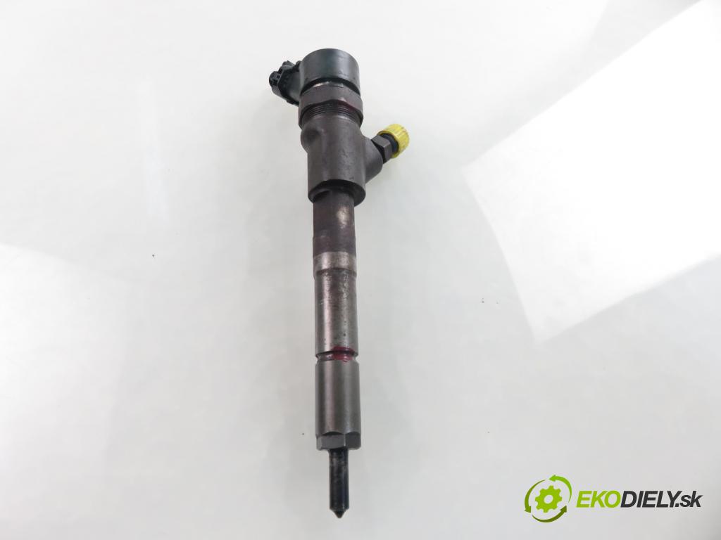 TOYOTA YARIS (_P1_) HB 2004 55,00 1.4 D-4D (NLP10_) - 1ND-TV 1364,00 vstrekovač 0445110085 ; 2367033010 (Vstrekovač paliva)