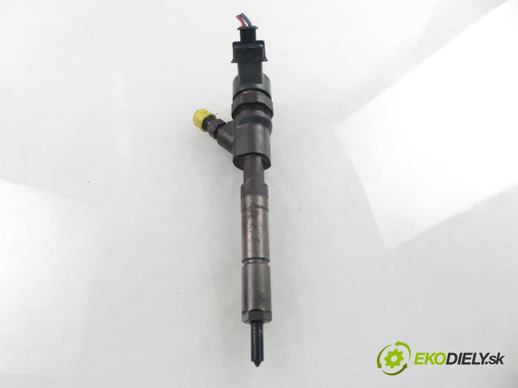 TOYOTA YARIS (_P1_) HB 2004 55,00 1.4 D-4D (NLP10_) - 1ND-TV 1364,00 vstrekovač 0445110085 ; 2367033010 (Vstrekovač paliva)