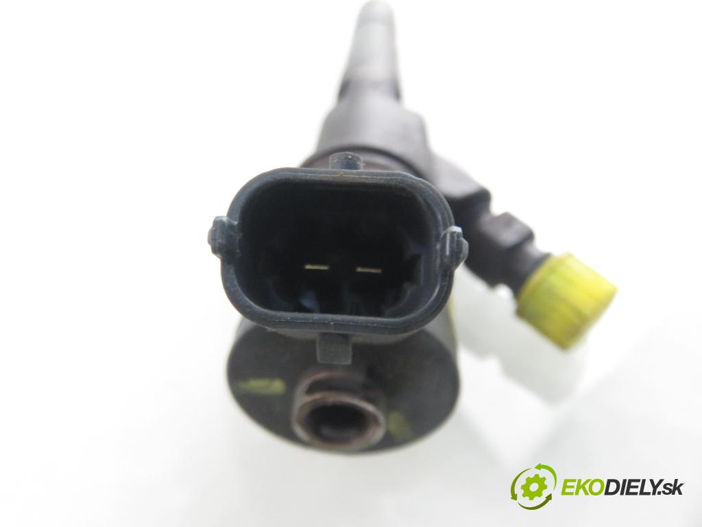 TOYOTA YARIS (_P1_) HB 2004 55,00 1.4 D-4D (NLP10_) - 1ND-TV 1364,00 vstrekovač 0445110085 ; 2367033010 (Vstrekovač paliva)