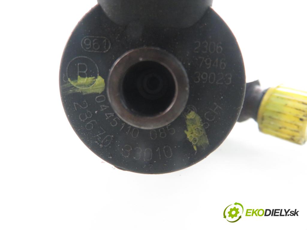 TOYOTA YARIS (_P1_) HB 2004 55,00 1.4 D-4D (NLP10_) - 1ND-TV 1364,00 vstrekovač 0445110085 ; 2367033010 (Vstrekovač paliva)