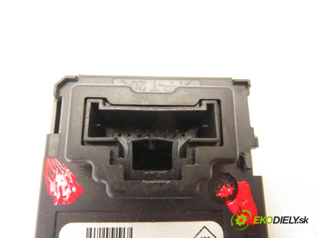 RENAULT MEGANE II (BM0/1_, CM0/1_) HB 2003 83,00 1.6 16V 113 - K4M 760 1598,00 CZYTNIK KARTY: S118539001E ; 8200074331A