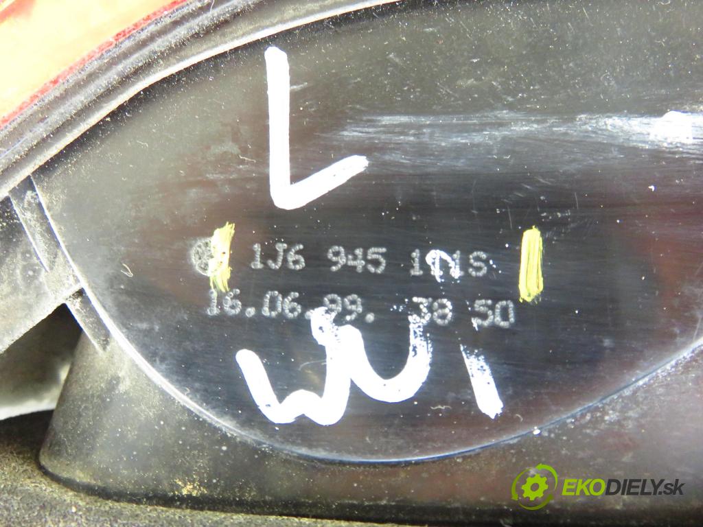 VW GOLF IV (1J1) HB 1999 74,00 1.6 - AKL 1595,00 světlo levé zadní 1J6945111S