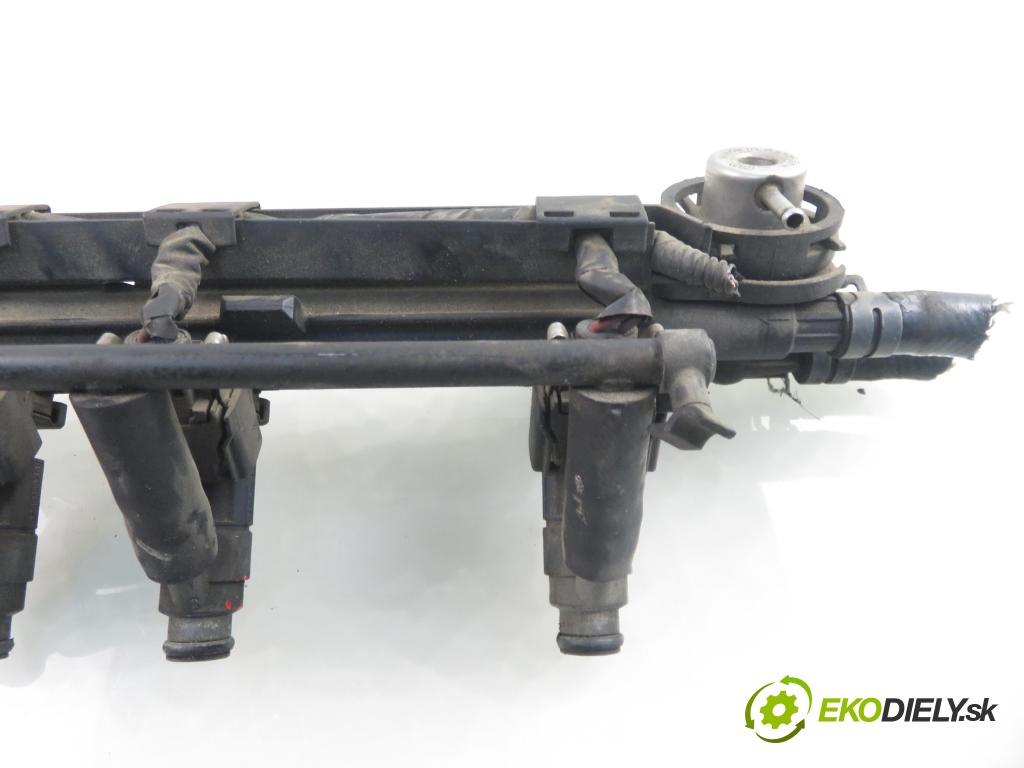 VW BORA (1J2) SEDAN 1999 85,00 2 - APK 1984,00 Lišta vstrekovacia 037133317N ; 06A906031C ; 0280155791 (Vstrekovacia lišta)