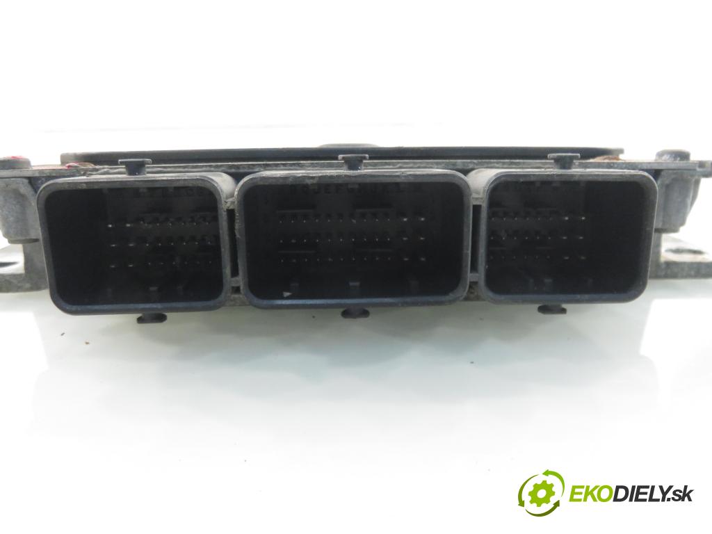 PEUGEOT 206 liftback (2A/C) HB 2004 440,00 1.1 i - HFX (TU1JP) 1124,00 řídící jednotka motora 9648620980 ; 9645989480 ; IAW48P277