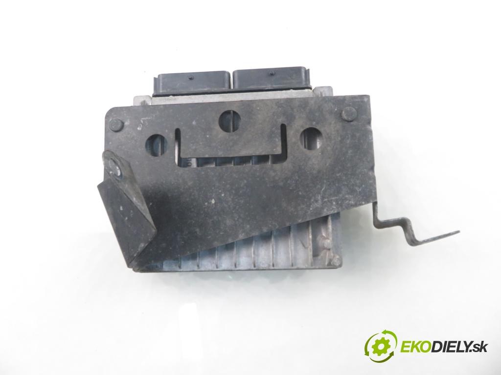 RENAULT SCENIC I (JA0/1_) MINIVAN 2002 0,00 1.6 - K4M 708 1598,00 Riadiaca jednotka Motor 8200214973 ; S118301113B ; 8200080285