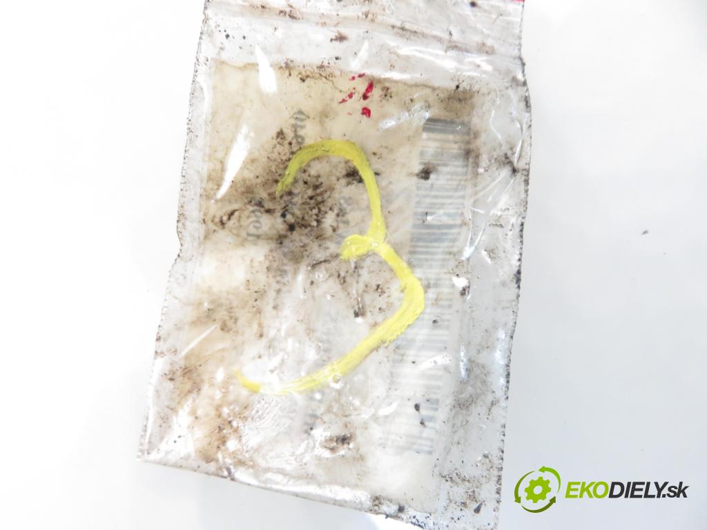 MERCEDES-BENZ KLASA A (W168) HB 1998 66,00 1.7 CDI 90 1689,00 vstrekovač 0445110015 ; 6680700287 (Vstrekovač paliva)