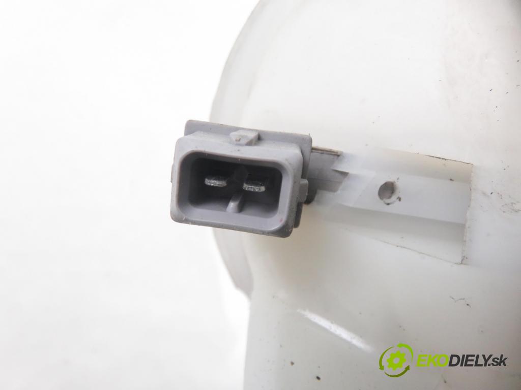 AUDI A4 (8D2, B5) SEDAN 1996 74,00 1.6 8V 100 - ADP 1595,00 Posilovač 8D0612105F (Servočerpadlo)