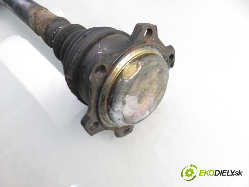 AUDI A4 (8D2, B5) SEDAN 1996 74,00 1.6 8V 100 - ADP 1595,00 Poloos PP 8D0407272AC