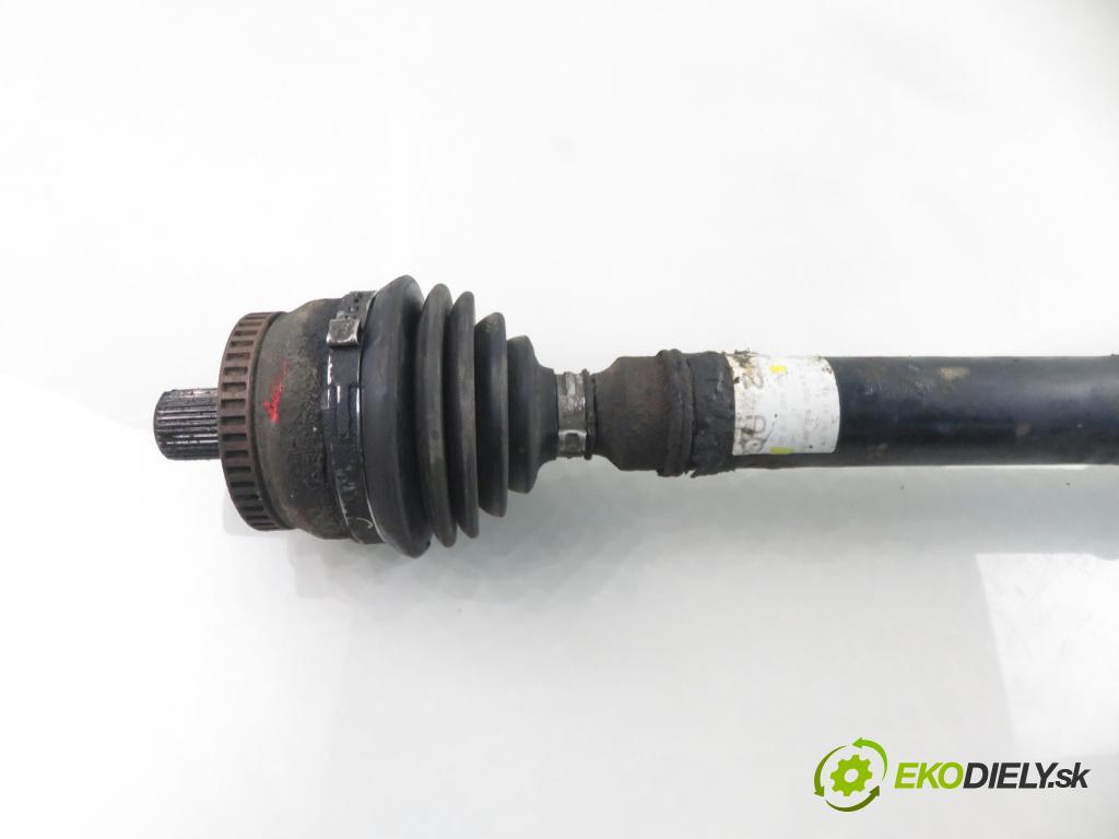 AUDI A4 (8D2, B5) SEDAN 1996 74,00 1.6 8V 100 - ADP 1595,00 Poloos PP 8D0407272AC