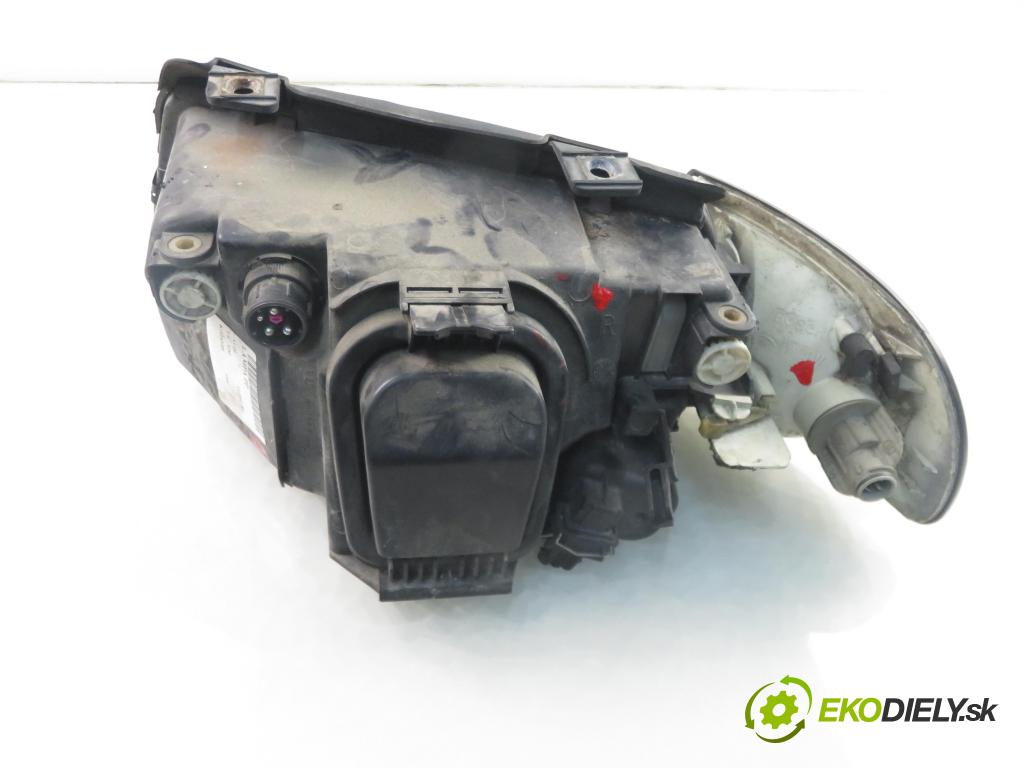AUDI A4 (8D2, B5) SEDAN 1996 74,00 1.6 8V 100 - ADP 1595,00 Svetlo PP 8D0941004A