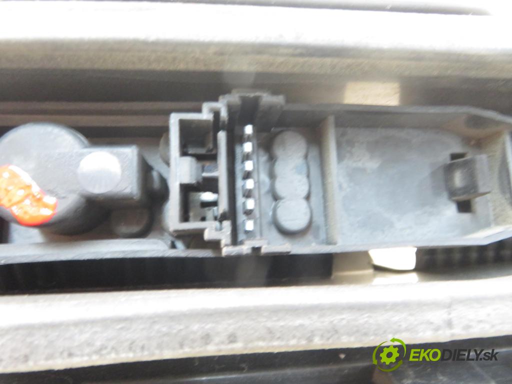 RENAULT KANGOO Express (FC0/1_) FURGON 2005 47,00 1.9 D (FC0J) - F8Q 632 1870,00 Svetlo pravé zadné 