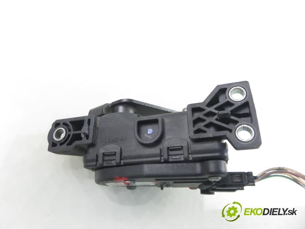 RENAULT CLIO II (BB_, CB_) HB 2003 66,00 1.6 (B/CB0D) - K7M 744 1598,00 potenciometr plynového pedálu 8200089851 (Potenciometr plynového pedálu)