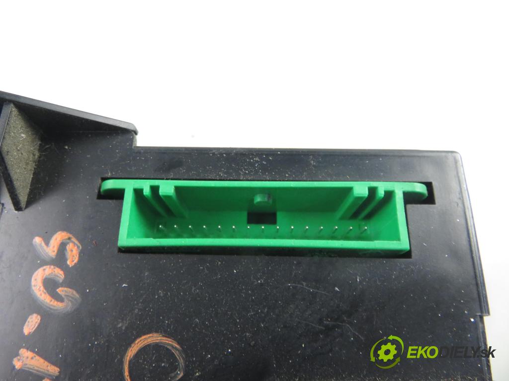 RENAULT CLIO II (BB_, CB_) HB 2003 66,00 1.6 (B/CB0D) - K7M 744 1598,00 Panel kúrenia KLIMATRONIK 8200069371