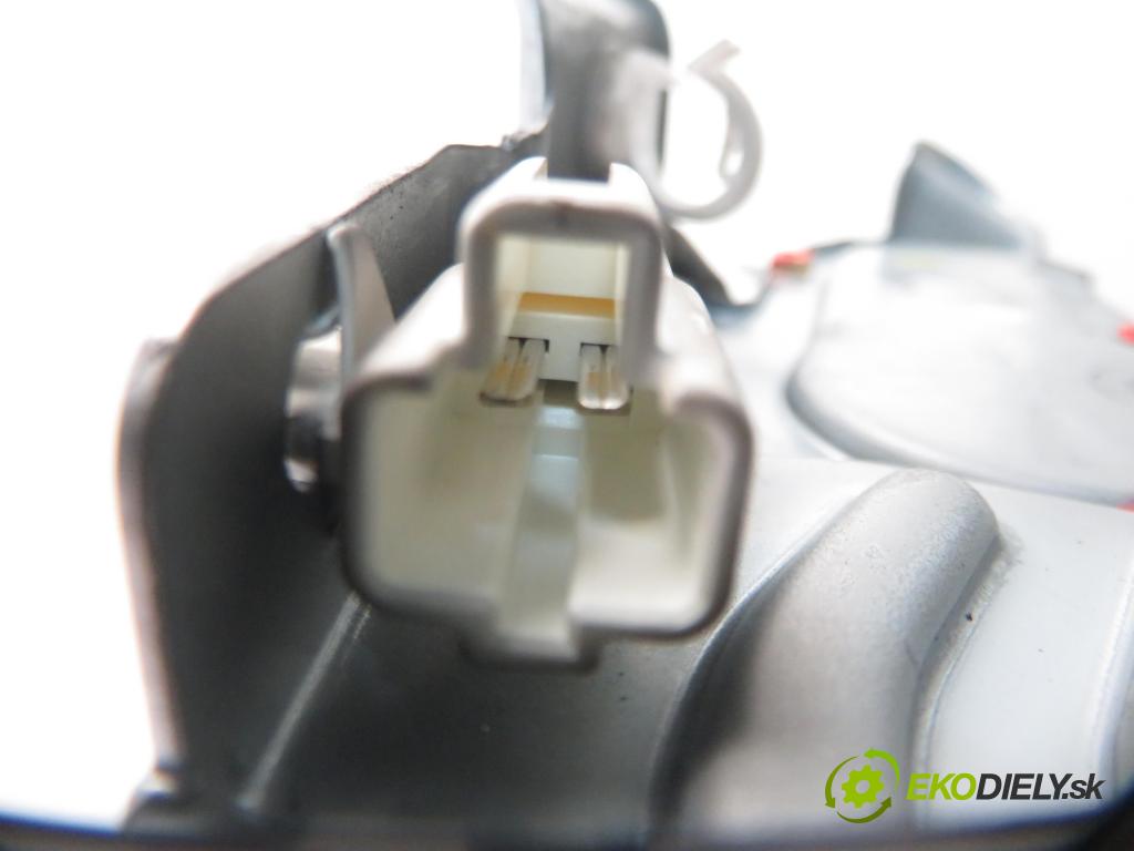 TOYOTA YARIS (_P1_) HB 2003 55,00 1.4 D-4D (NLP10_) - 1ND-TV 1364,00 motorek stěrače ZADNÍ: 8513052010 ; 1592004054