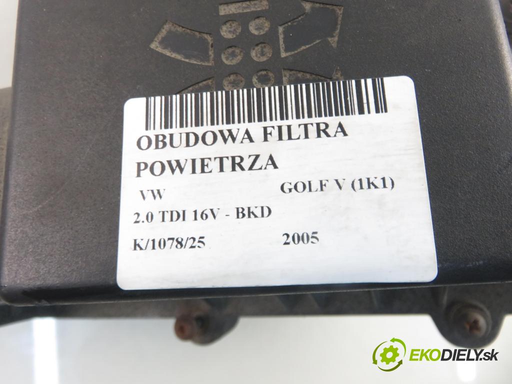 VW GOLF V (1K1) HB 2005 103,00 2.0 TDI 16V - BKD 1968,00 obal filtra vzduchu 3C0129607AB ; 3C0129601AG (Kryt vzduchového filtru)