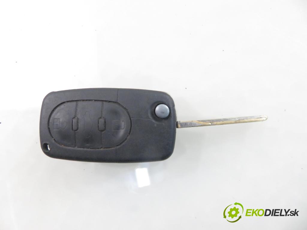AUDI A4 Avant (8D5, B5) KOMBI 2000 85,00 1.9 TDI - AJM 1896,00 spínačka 4B0905851C (Spínací skříňka)