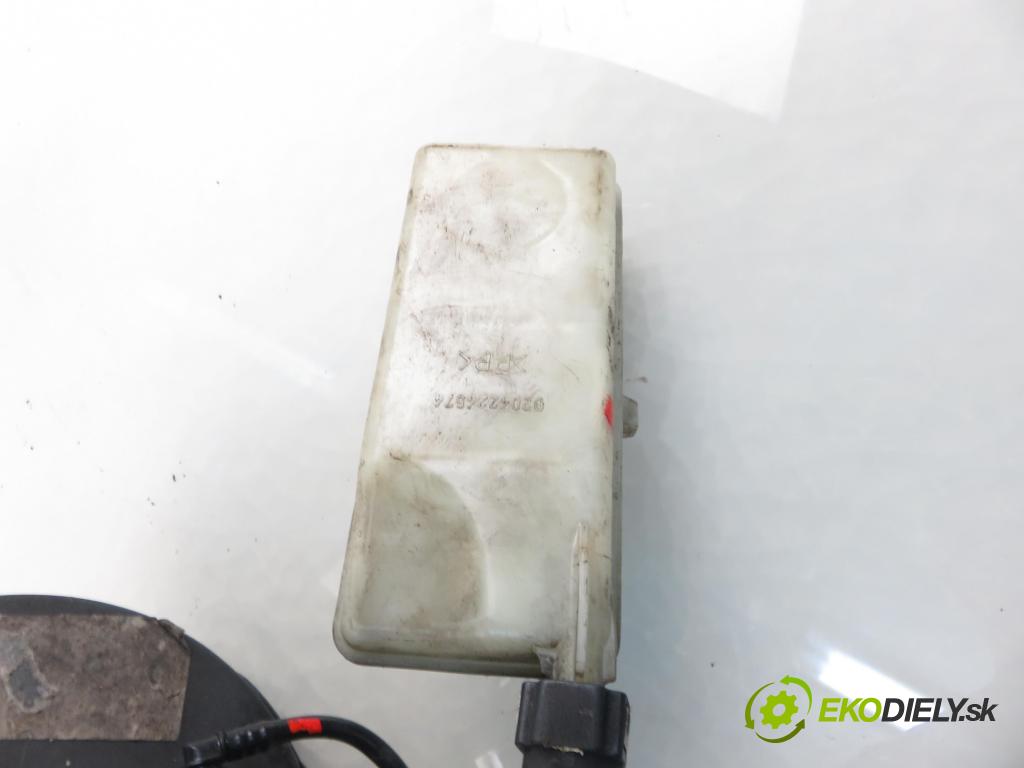 PEUGEOT 307 Break (3E) KOMBI 2002 65,00 1.4 16V - KFU (ET3J4) 1360,00 Posilovač 9639662180 ; 0204024613 (Servočerpadlo)