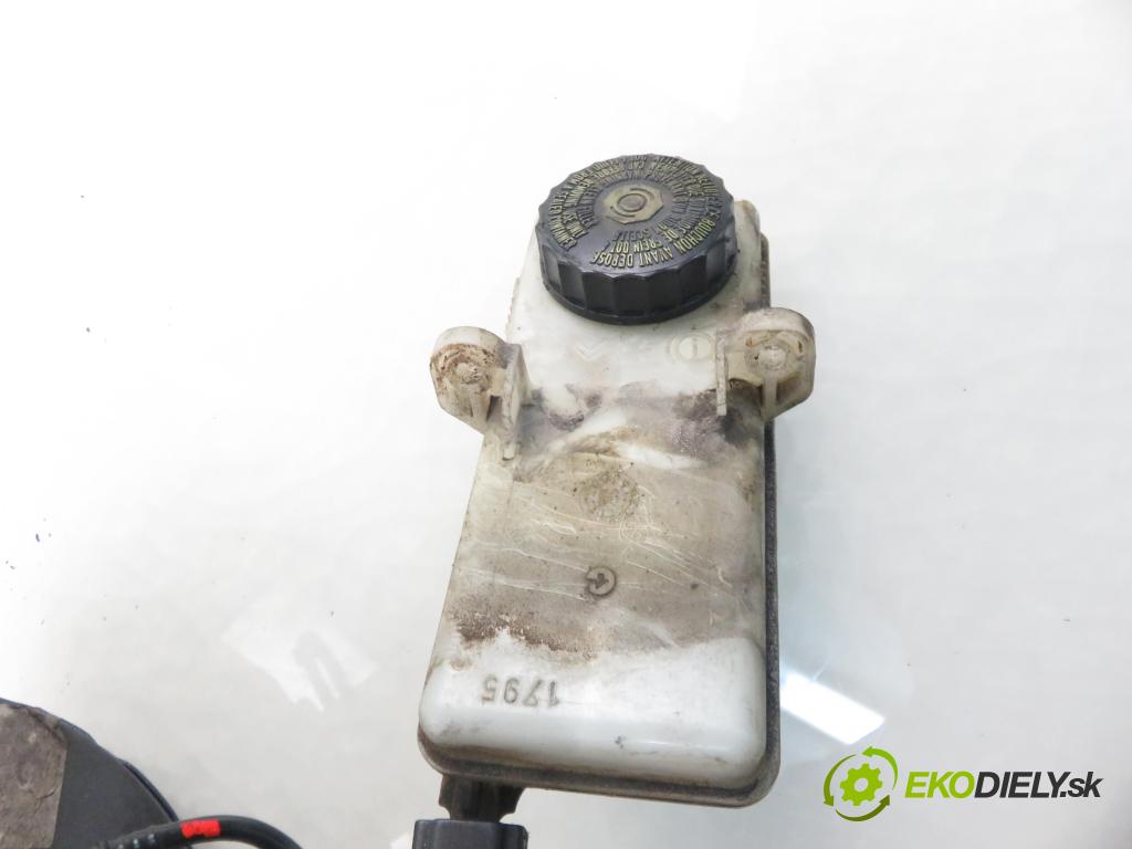 PEUGEOT 307 Break (3E) KOMBI 2002 65,00 1.4 16V - KFU (ET3J4) 1360,00 Posilovač 9639662180 ; 0204024613 (Servočerpadlo)