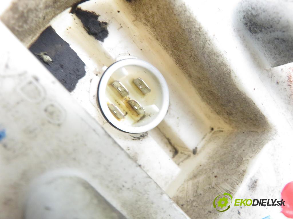 AUDI A4 Avant (8D5, B5) KOMBI 2000 92,00 1.8 - ARG 1781,00 pumpa paliva 8D0201319