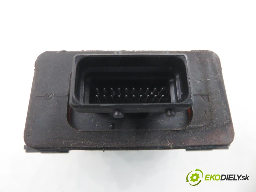OPEL SIGNUM HB 2004 114,00 2.2 direct - Z 22 YH 2198,00 řídící jednotka světla 13178462 ; 5LA00837931
