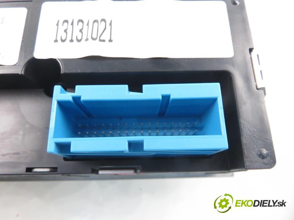 OPEL SIGNUM HB 2004 114,00 2.2 direct - Z 22 YH 2198,00 Panel kúrenia KLIMATIZACE: 13138198