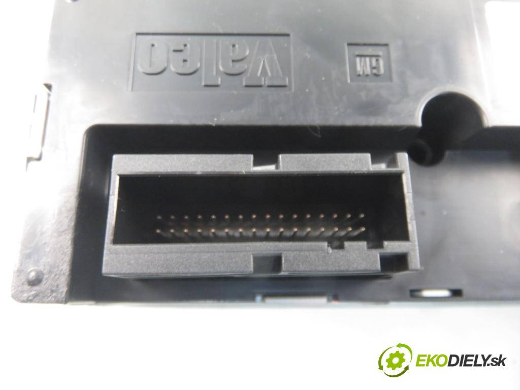 OPEL SIGNUM HB 2004 114,00 2.2 direct - Z 22 YH 2198,00 Panel kúrenia KLIMATIZACE: 13138198