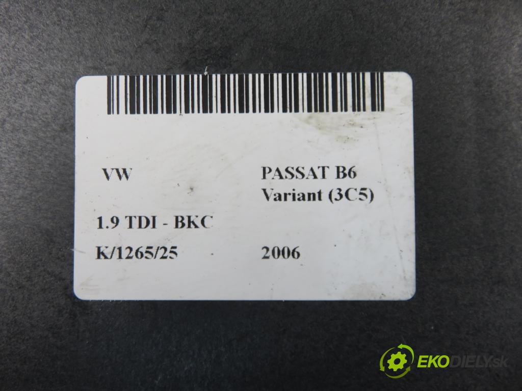 VW PASSAT B6 Variant (3C5) KOMBI 2006 77,00 1.9 TDI - BKC 1896,00 řídící jednotka tažného oka 8P0907383