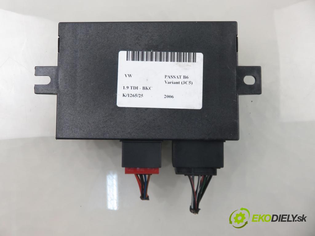VW PASSAT B6 Variant (3C5) KOMBI 2006 77,00 1.9 TDI - BKC 1896,00 řídící jednotka tažného oka 8P0907383