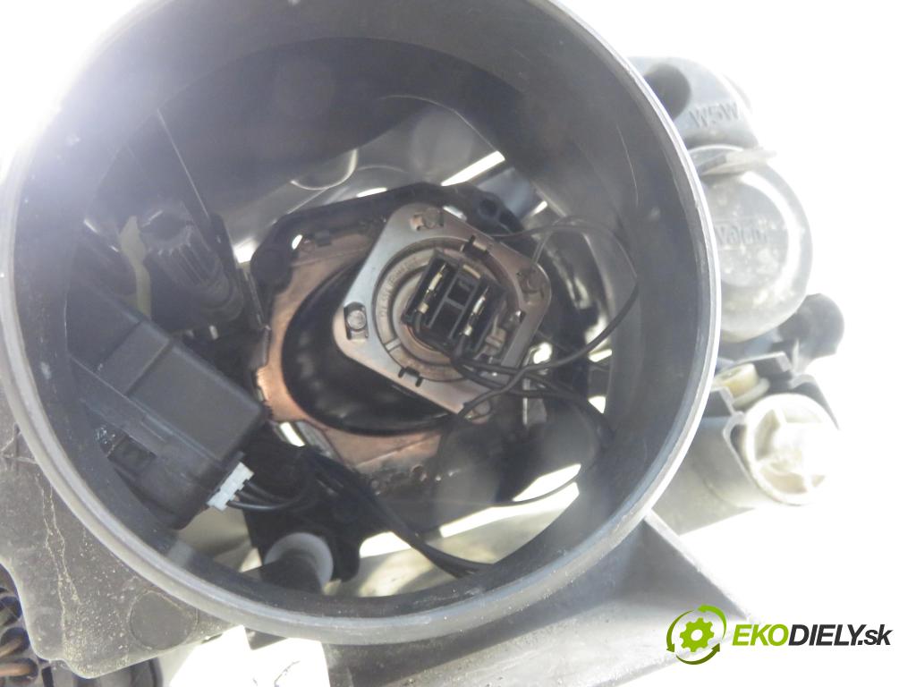 VW PASSAT B6 Variant (3C5) KOMBI 2006 77,00 1.9 TDI - BKC 1896,00 Svetlo PP 3C0941006M