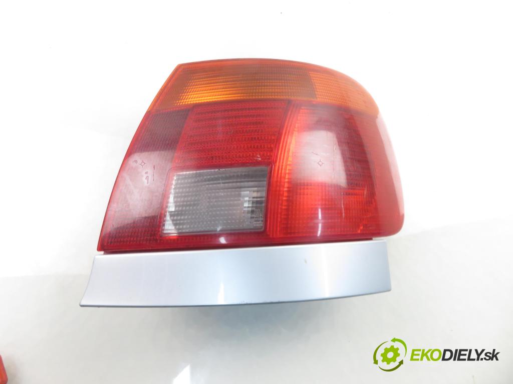 AUDI A4 (8D2, B5) SEDAN 1996 74,00 1.6 8V 100 - ADP 1595,00 Svetlo pravé zadné
