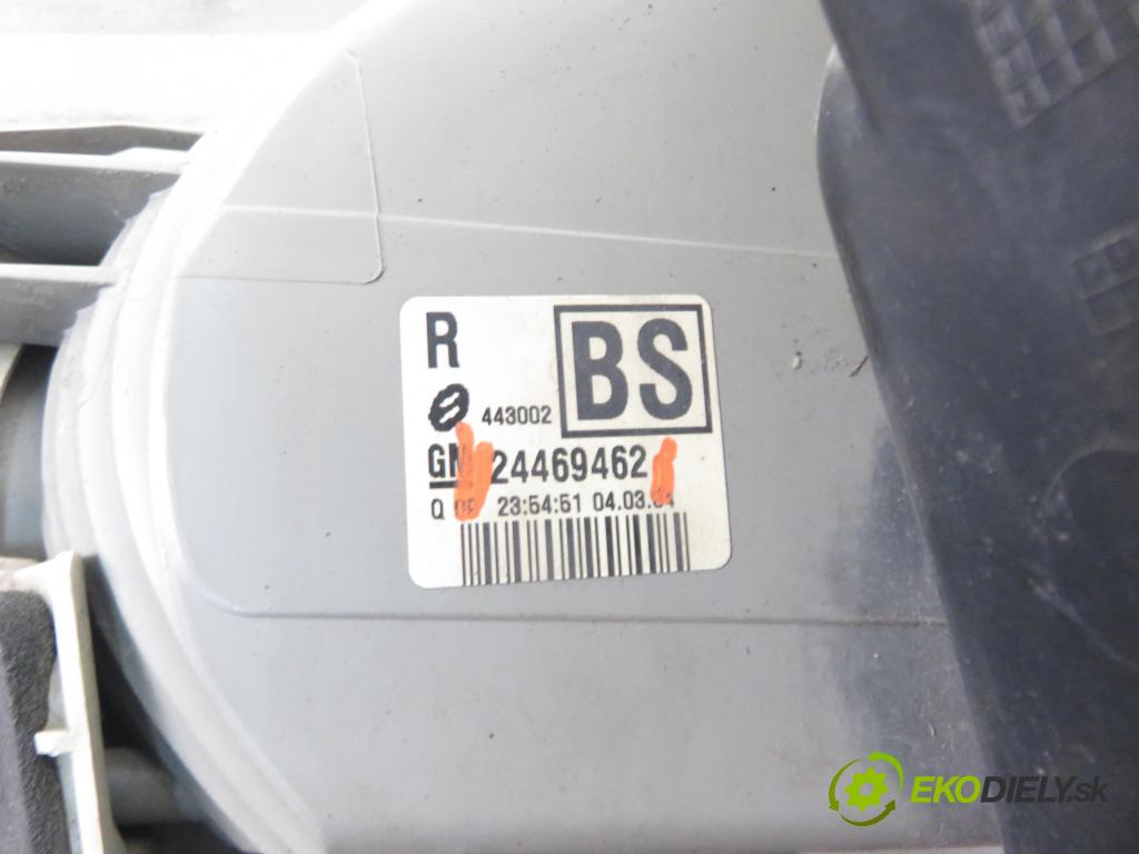 OPEL VECTRA C Kombi (Z02) KOMBI 2002 92,00 2.2 DTI - Y 22 DTR 2172,00 světlo pravé zadní 24469462