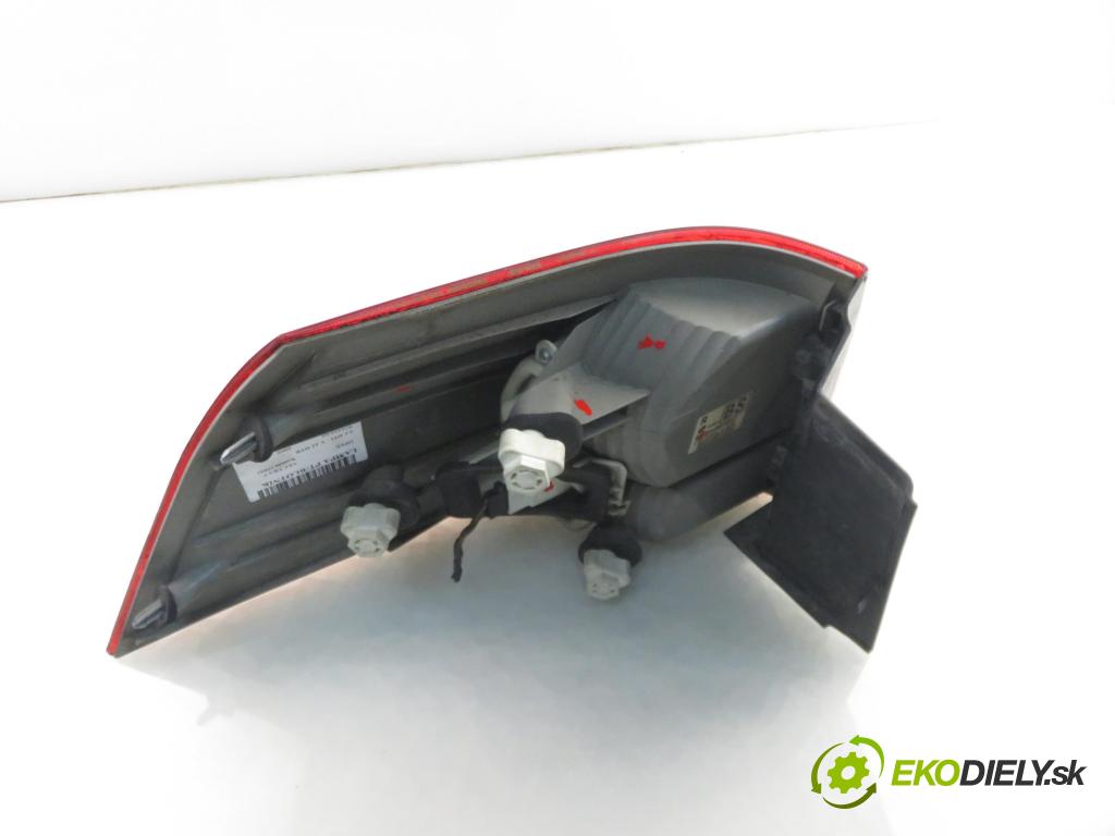 OPEL VECTRA C Kombi (Z02) KOMBI 2002 92,00 2.2 DTI - Y 22 DTR 2172,00 světlo pravé zadní 24469462