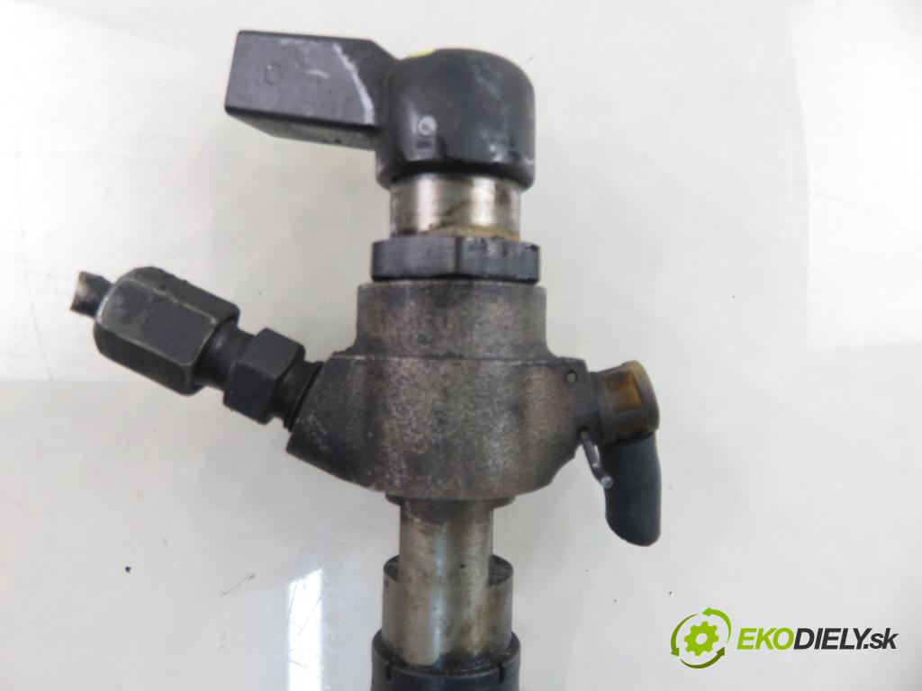 CITROEN C3 I (FC_) HB 2003 50,00 1.4 HDi 8V - 8HX 1398,00 vstrekovač 9649574480 (Vstrekovač paliva)