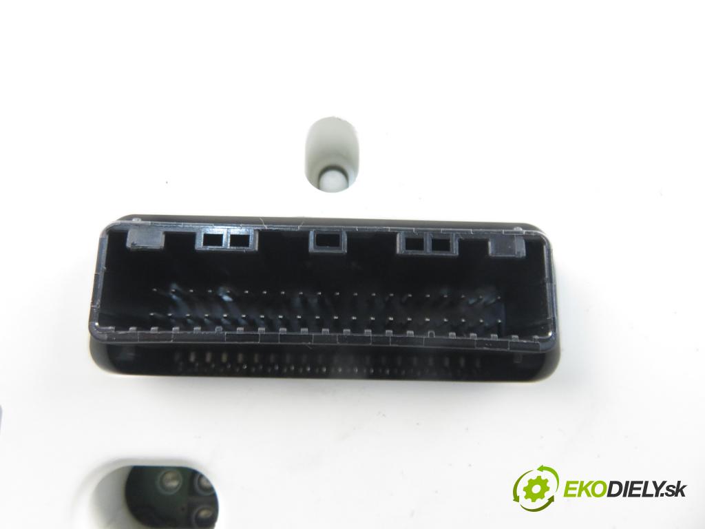 TOYOTA RAV 4 III (_A3_) SUV 2007 100,00 2.2 D 4WD (ALA30_) 136 - 2AD-FTV 2231,00 prístrojovka elektrický 8380042D03 ; 2574403330