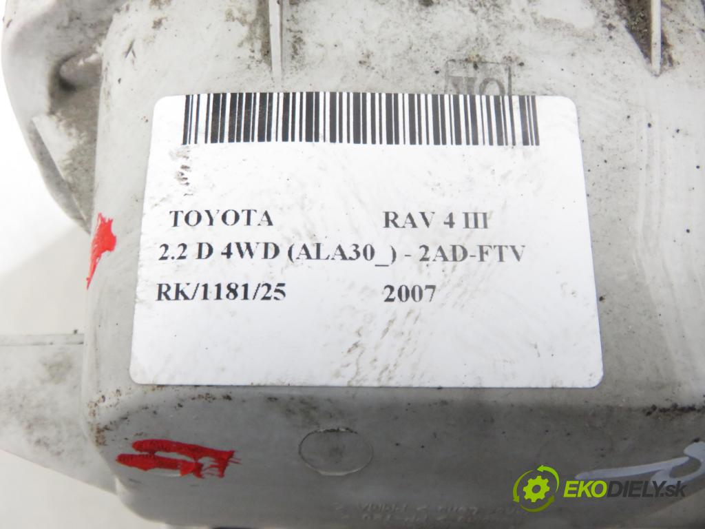 TOYOTA RAV 4 III (_A3_) SUV 2007 100,00 2.2 D 4WD (ALA30_) 136 - 2AD-FTV 2231,00 světlo mlhové ZADNÍ:
