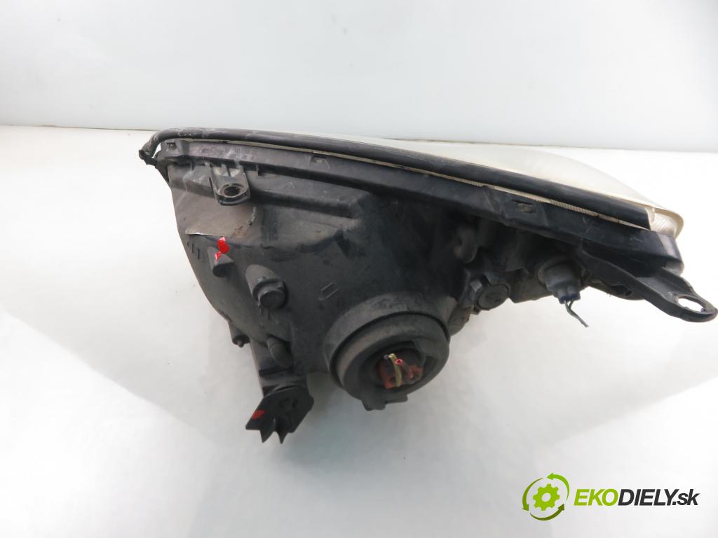 TOYOTA RAV 4 II (_A2_) SUV 2005 85,00 2.0 D-4D 4WD 116 - 1CD-FTV 1995,00 Svetlo PP