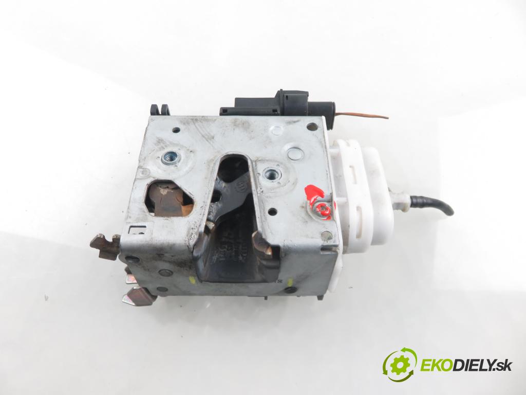 AUDI A3 (8L1) HB 1998 74,00 1.6 - AKL 1595,00 zámok LPM 8L1837015A