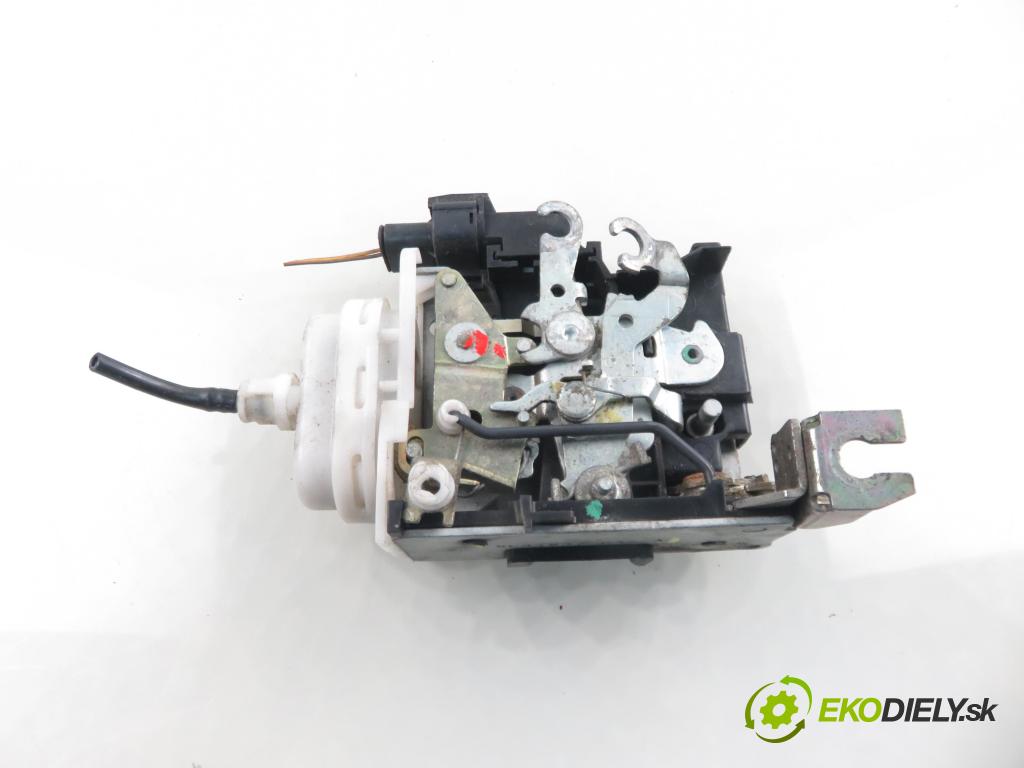 AUDI A3 (8L1) HB 1998 74,00 1.6 - AKL 1595,00 zámok LPM 8L1837015A