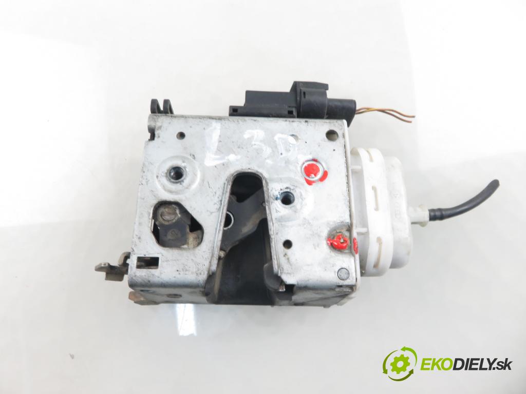 AUDI A3 (8L1) HB 1998 74,00 1.6 - AKL 1595,00 zámok LPM 8L1837015
