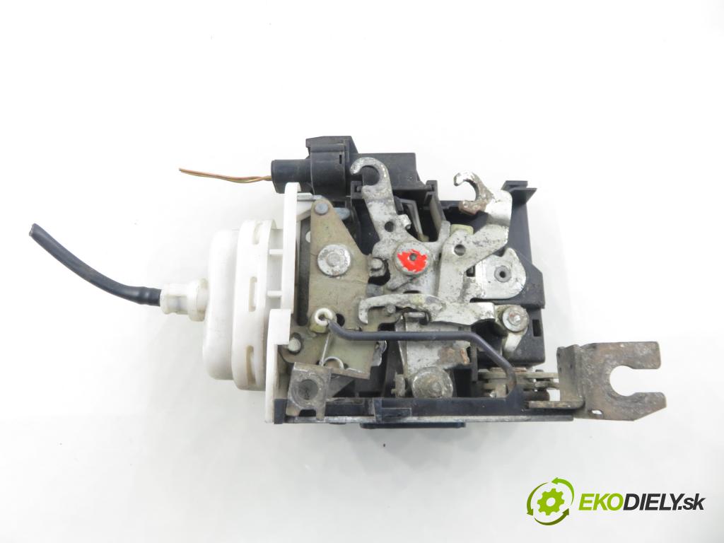 AUDI A3 (8L1) HB 1998 74,00 1.6 - AKL 1595,00 zámok LPM 8L1837015