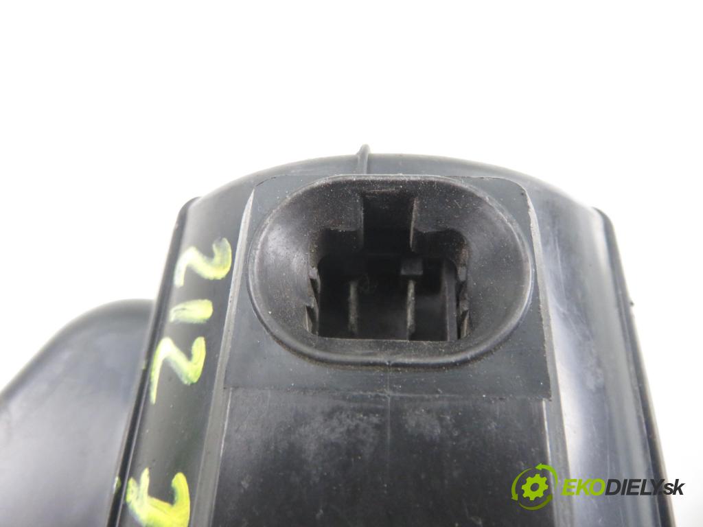 PEUGEOT 307 CC (3B) C/C 2006 0,00 2.0 16V - RFJ (EW10A) 1997,00 ventilátor větráku B9506
