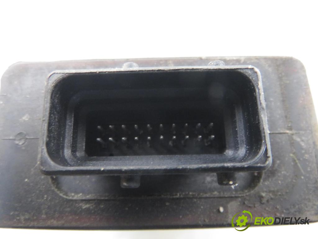 OPEL VECTRA C Kombi (Z02) KOMBI 2002 92,00 2.2 DTI - Y 22 DTR 2172,00 řídící jednotka světla 13178462 ; 5LA00837931