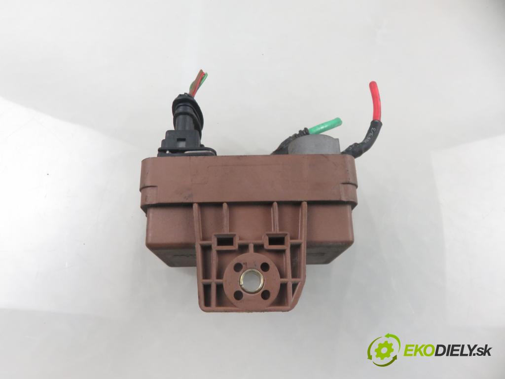 IVECO DAILY III platforma/podwozie KABINA/PLATFORMA 2000 62,00 29 L 9 - 8140.63. 2798,00 RELÉ: SWIEC: 500324650