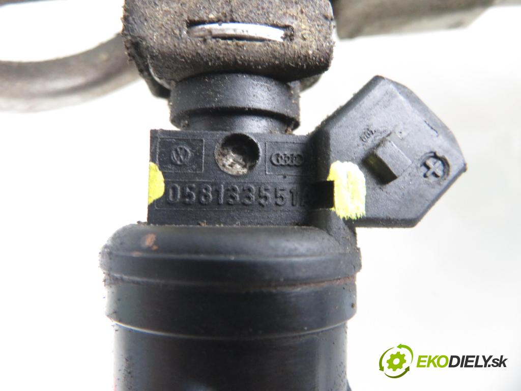 AUDI A4 Avant (8D5, B5) KOMBI 1995 92,00 1.8 - ADR 1781,00 Lišta vstrekovacia 058133551A ; 0280150444 ; 058133681 (Vstrekovacia lišta)