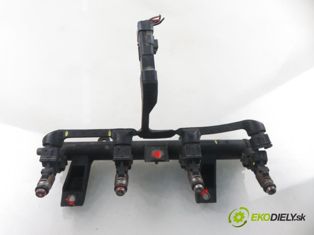 PEUGEOT 206 liftback (2A/C) HB 2003 440,00 1.1 i - HFX (TU1JP) 1124,00 Lišta vstrekovacia 9628982980 ; 9638128080 ; IPM002 (Vstrekovacia lišta)